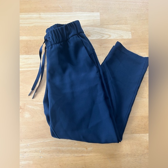 Lululemon On The Fly Crop *Woven 23" - Picture 10 of 15